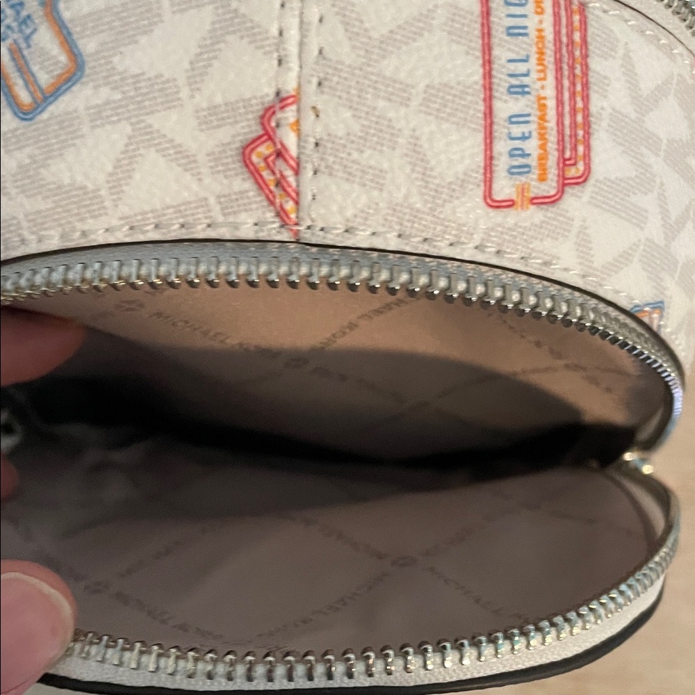 Michael Kors White Crossbody/backpack with Retro Print - Picture 3 of 10